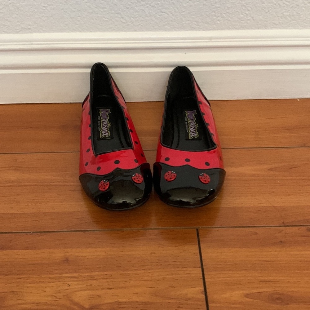 Girls shoes